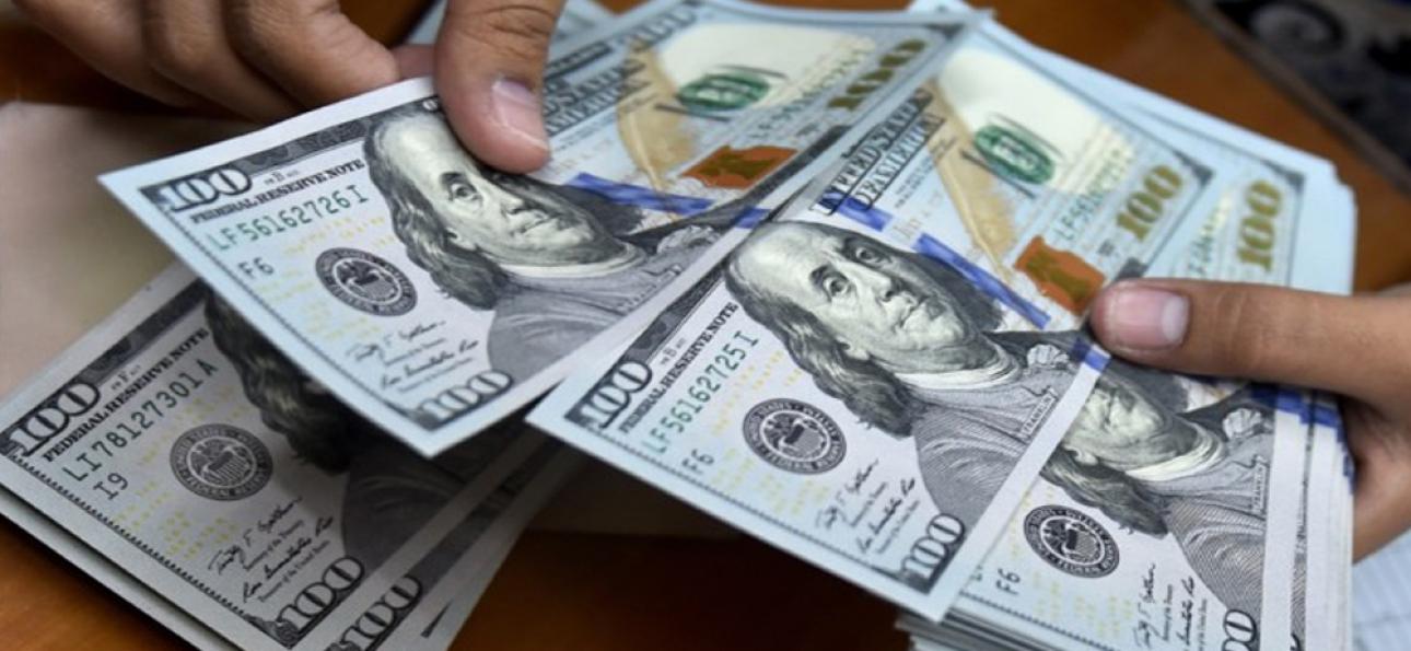 Canadian Currency Trading in Tight Ranges