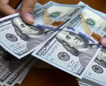 Canadian Currency Trading in Tight Ranges